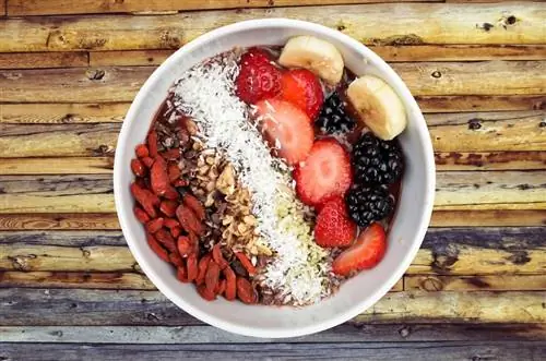 10 полезных и вкусных смузи-чаш, которые дадут вам заряд бодрости с утра