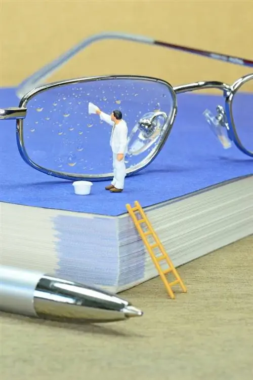 Очистка стекол и экранов без разводов и пятен