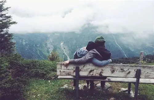 5 способов, как социальные сети помогают отношениям больше, чем вредят