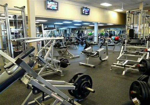 5 причин, почему вам не стоит идти в спортзал в этот Новый год