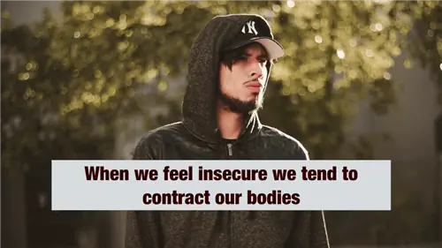 Чтобы улучшить первое впечатление людей о вас, сначала поработайте над своей позой