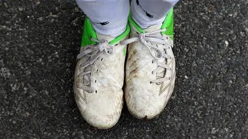 17 способов починить поврежденную или испорченную одежду