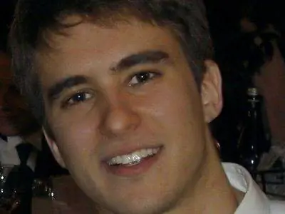 Джош Вайнштейн стал соучредителем YouAre. TV и получил финансирование от звездных инвесторов Питера Тиля, SoftBank Capital и FirstMark Capital.