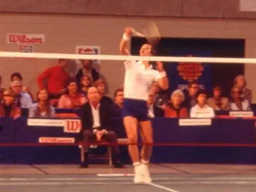 Однажды он заплатил 1,5 миллиона долларов тренеру по бадминтону.