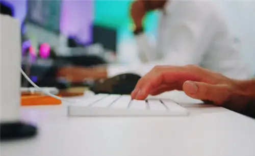 Почему вам следует предпочесть электронную почту телефонным звонкам, если вы хотите быть более продуктивным