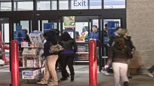 Черная пятница уходит в прошлое: чрезмерное потребление и классовое суждение вместе с ним