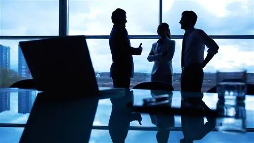 Компании, сообщающие плохие новости в пятницу днем, могут стать объектом более пристального внимания