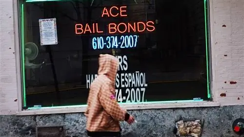 Калифорния только что отменила свою систему залога под залог, но есть серьезные проблемы с законом