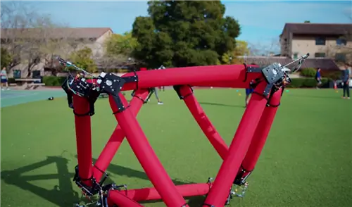 Исследователи создали мягкого свободно вращающегося гибридного робота