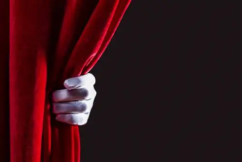 Небольшая театральная труппа преподает большой урок о выходе на свои собственные условия