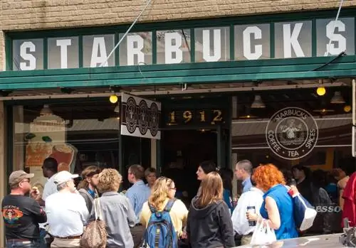 Starbucks установит беспроводные зарядные станции в магазинах по всей стране