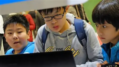 Учащиеся, которые больше всего используют технологии для обучения, также показывают худшие результаты