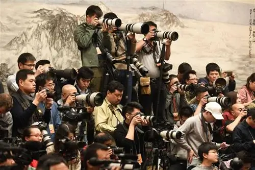 СМИ издеваются над нами. По крайней мере, наши воспоминания