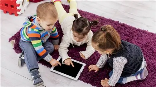 Планшеты и смартфоны могут мешать социальному развитию детей