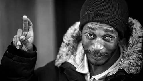 Научная причина того, что 1% не понимают, что другие люди борются за выживание