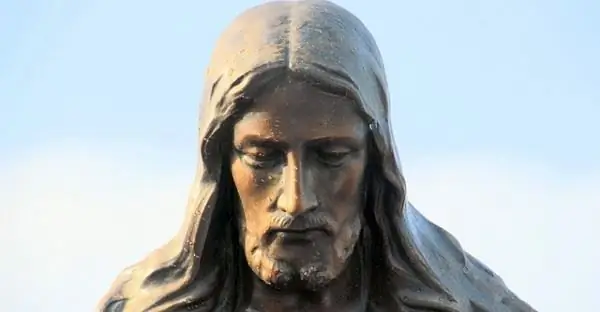 Инаугурация увенчанного золотом Иисуса