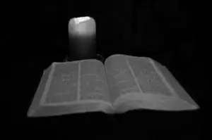 Разгром деревенской церкви и евангелическая трифекта: морализм, патриархат, безошибочность