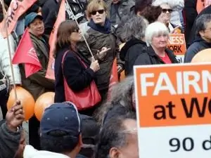 Социализм или просто хорошее христианство? Гравитационные выплаты, счастье и прожиточный минимум