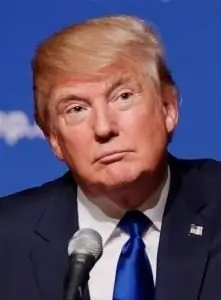 Я единственный беспокоюсь о евангелистских объятиях Трампа?