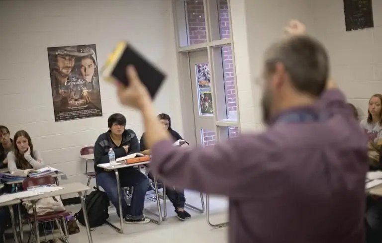 Чтение Библии в государственных школах: возвращение старой проблемы культурной войны