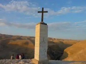 Cross_in_the_desert_-_panoramio