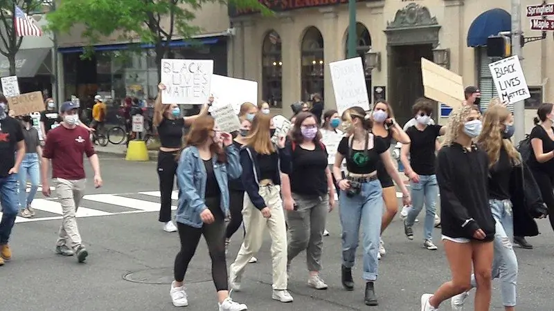 Файл:Марш протеста Summit New Jersey Black Lives Matter 2 июня 2020 г. 8 из 12