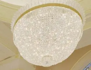 Кристаллы Chandlier в храме в Лаббоке, штат Техас