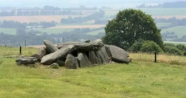Неолитическая погребальная камера в Бретани