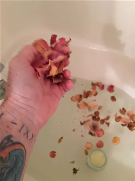 Магия принятия ванн с любовью к себе