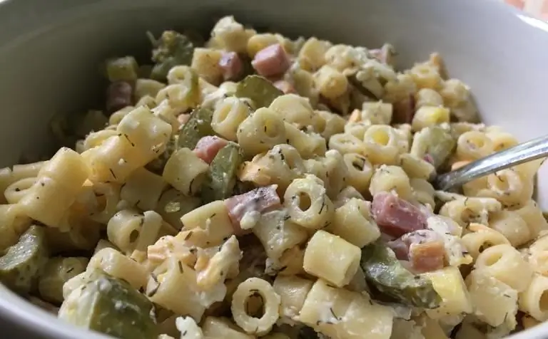 Witchin' in the Kitchen: Салат из макарон с маринованным укропом для соленых ведьм