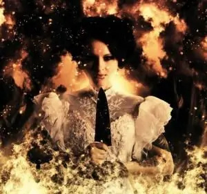 женщина разрывает цепь колдовство ведьма магические намерения доказывают огонь ножом