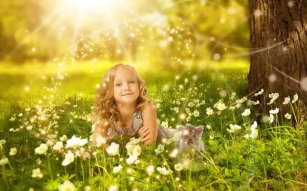 языческая дева-с-весенними цветами-равноденствие-остара-pixabay-CC0-2