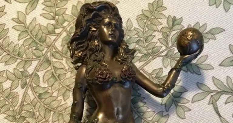 Гайя не хочет, чтобы ее представляли худенькой молодой женщиной