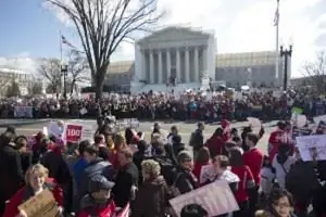 протестующие у Верховного суда протестующие у Верховного суда