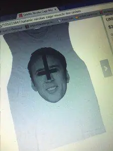 Фотография футболки с изображением Сатаны Ника Кейджа. Фото Лилит Дорси