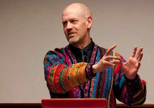 Джеймс Уайт сменил фамилию, чтобы избежать обвинений в «белых привилегиях»