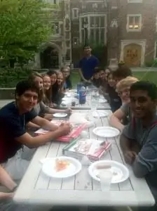 Yale Makes: Проект счастья Калхуна запускает свой первый маленький взвод