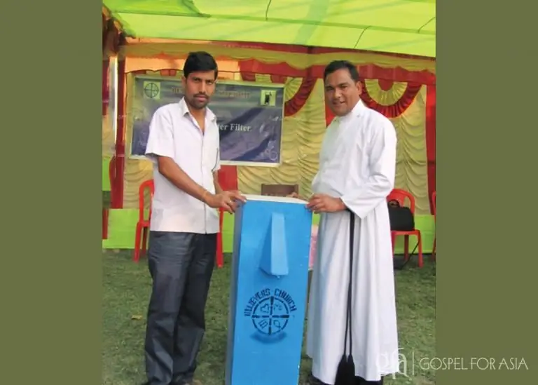 Евангелие для Азии Фильтр для воды устраняет боль в животе в деревне
