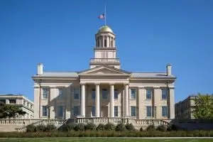 Университет Айовы проигрывает борьбу с InterVarsity