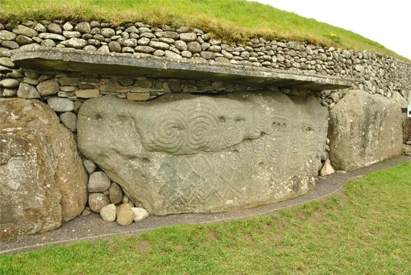 Newgrange_Stone_Age_Passage_Tomb_-_Boyne_Valley, _Ирландия_(6961303714)
