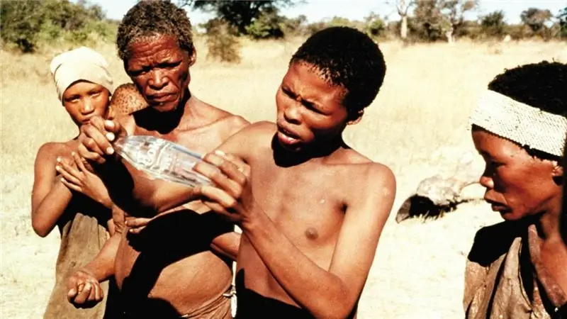 Боги должны сойти с ума (1980), режиссер Джейми Уйс • Рецензии, фильм + актеры • Letterboxd