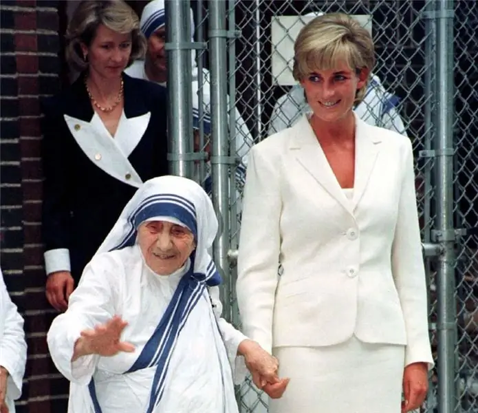 Вспоминая маловероятную дружбу между принцессой Дианой и матерью Терезой Auto Express America Magazine