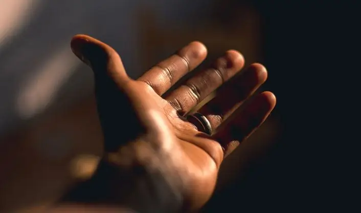 Врач передает умирающей женщине евангельскую весть, и почему мы предлагаем как физическую, так и духовную помощь во имя Христа