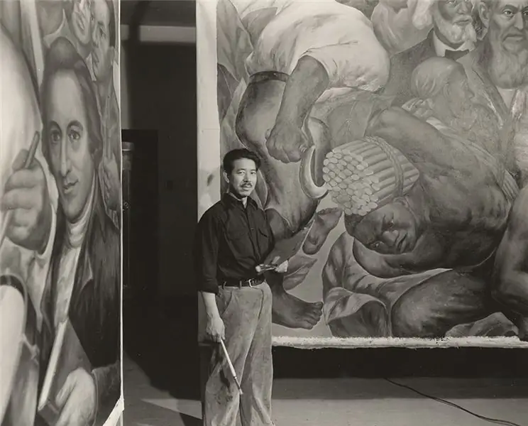 Рука, девушка и охранник