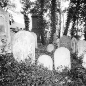 Пятница поэзии: «Молитва на кладбище»