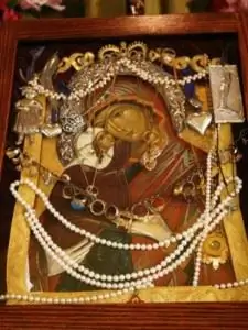 Чудотворная мироточивая икона святой Анны