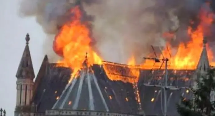 Так Грустно! Огонь уничтожил историческую французскую базилику в Нанте