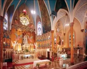 Красота встречается с благодатью в исторических церквях Детройта