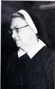 Сестры-Святого-Семейства-Назарет-Старший-Бонавентура-186x300