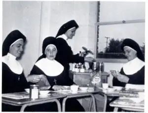 Сестры Святого Семейства Назарета-300x230